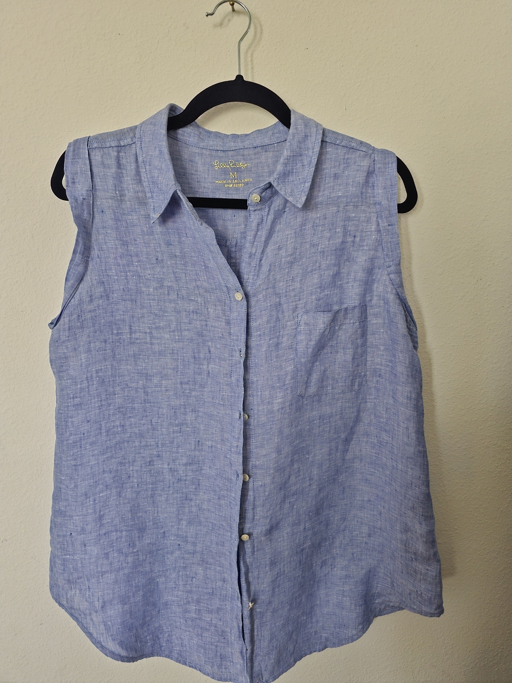 Lilly Pulitzer Sleeveless Button-Down Shirt in Light Blue